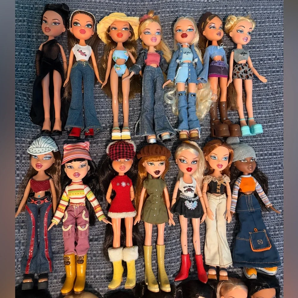 Mixed Bratz Doll Lot - Assorted Outfits and Styles - Picture 3 of 5